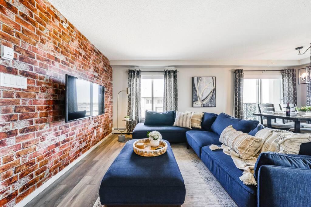 Bright Luxe Condo, Ac, Top Floor, King Bed, Balcony! Edmonton Exterior foto