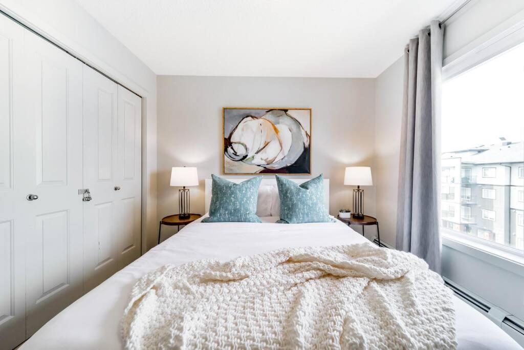 Bright Luxe Condo, Ac, Top Floor, King Bed, Balcony! Edmonton Exterior foto