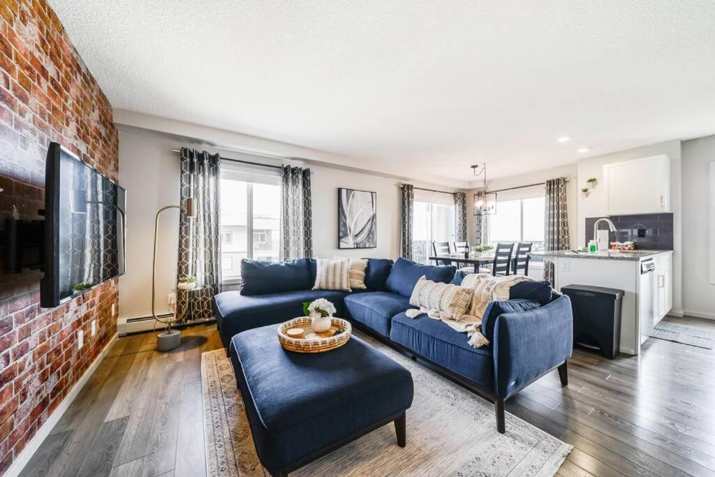 Bright Luxe Condo, Ac, Top Floor, King Bed, Balcony! Edmonton Exterior foto