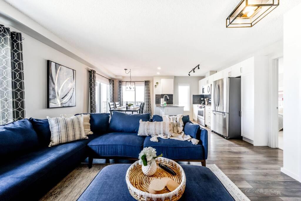 Bright Luxe Condo, Ac, Top Floor, King Bed, Balcony! Edmonton Exterior foto